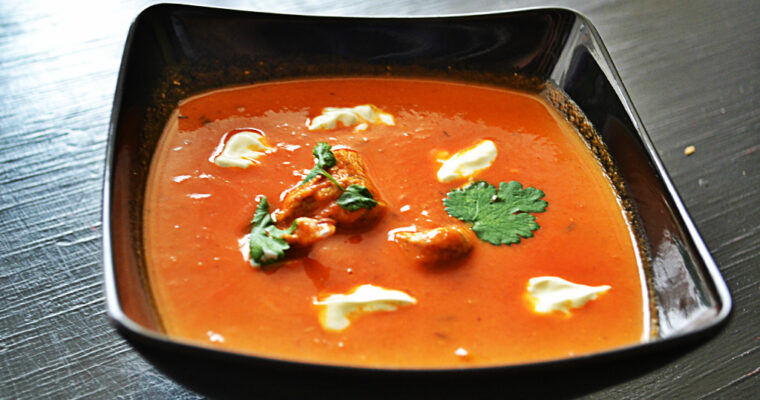 Indyjska zupa pomidorowa z kurczakiem